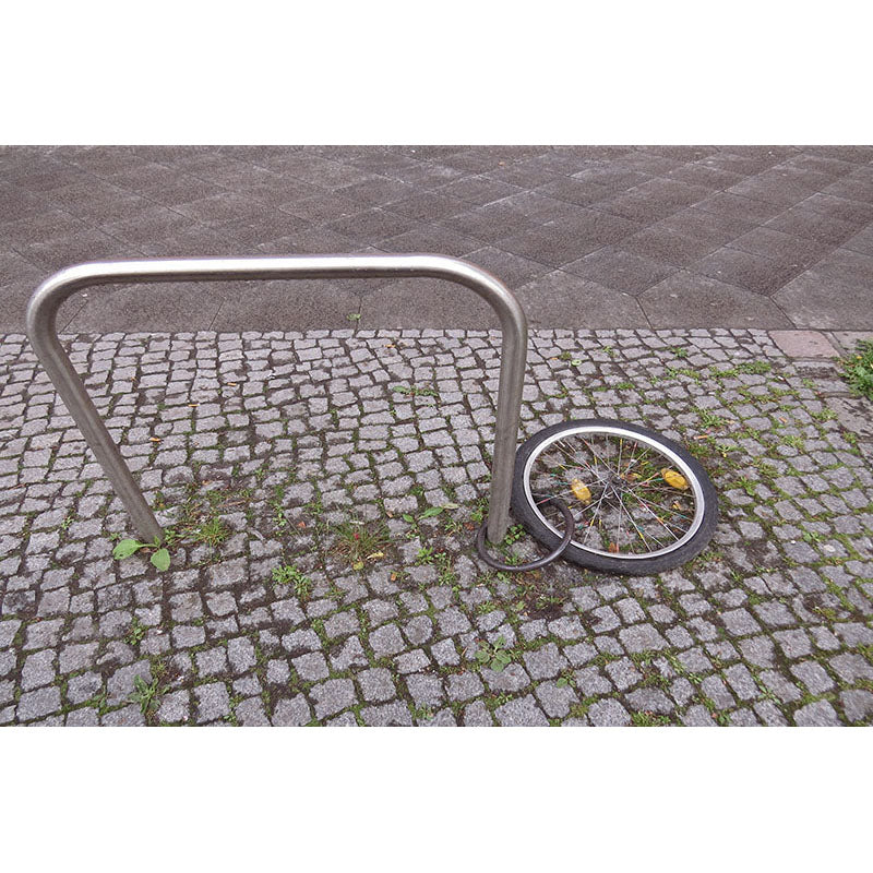 Fahrrad fehlt, Vorderrad angeschlossen
